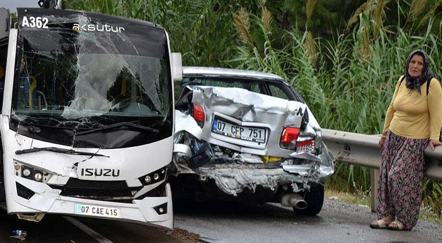Antalyada zincirleme kaza 2 turist yaralandı