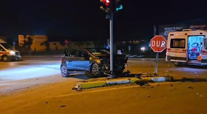 Çorumda polis otosu ile otomobil çarpıştı, 2si polis 4 kişi yaralandı