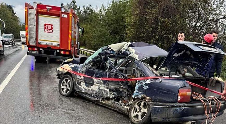 Sakarya’da feci kaza: 1 ölü, 2 yaralı Kaçan şoför yakalandı
