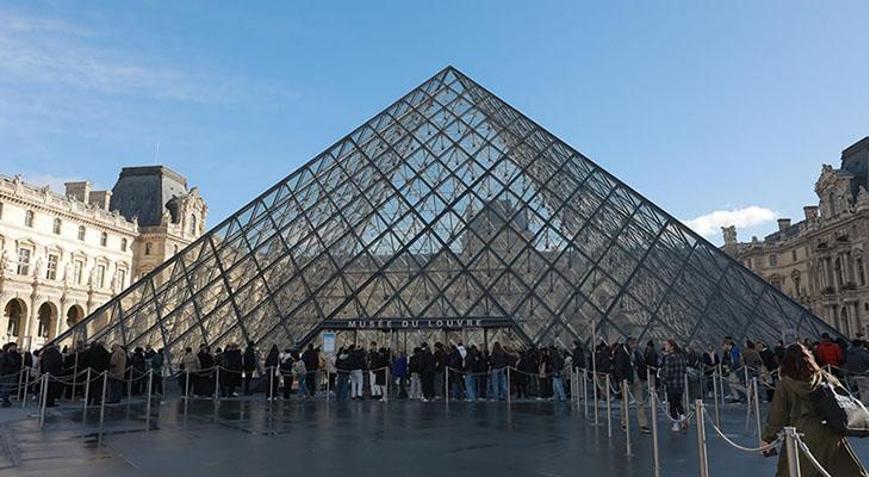 Fransadaki Louvre soygunu sonrası flaş gelişme Değerli mücevherler taşındı