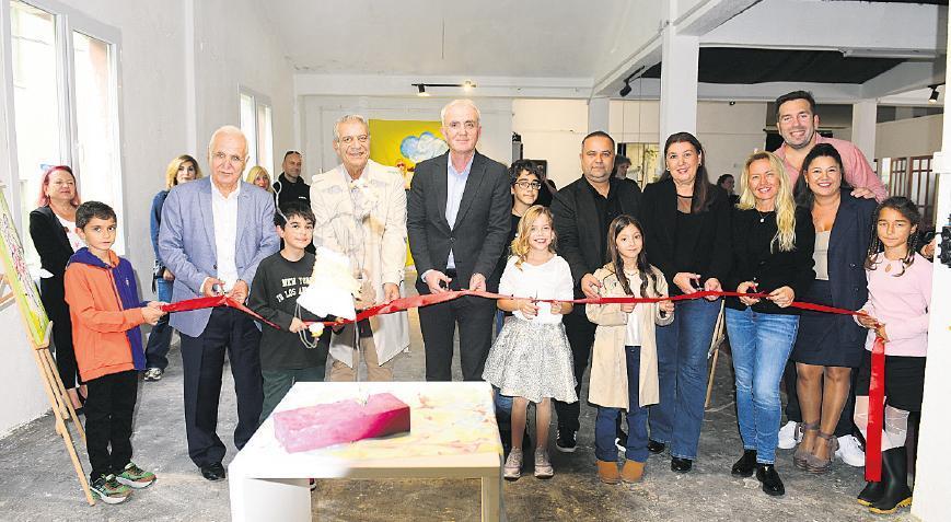 9 yaşındaki sanatçının sergisi yoğun ilgi gördü ‘Rüya’nın rüyası’