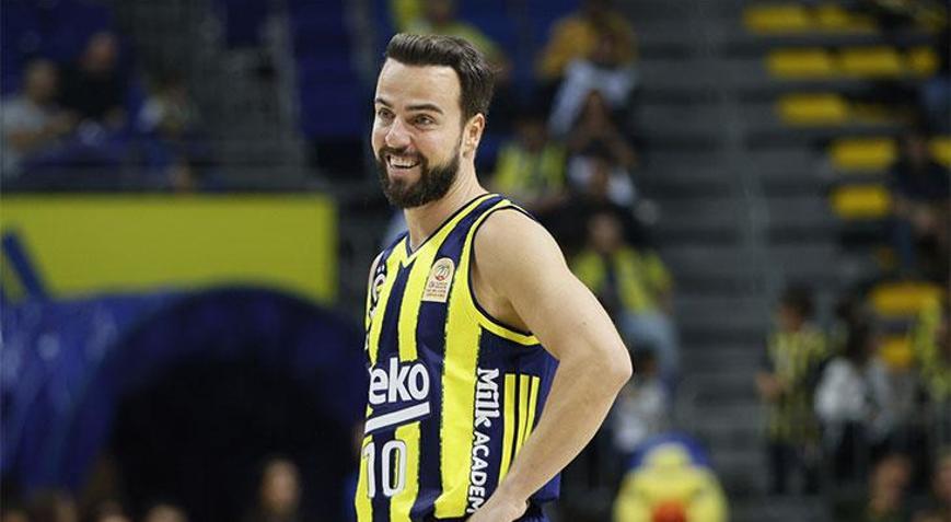 Fenerbahçeli basketbolcu Melih Mahmutoğlu alkollü araç kullanırken yakalandı Ehliyetine el konuldu