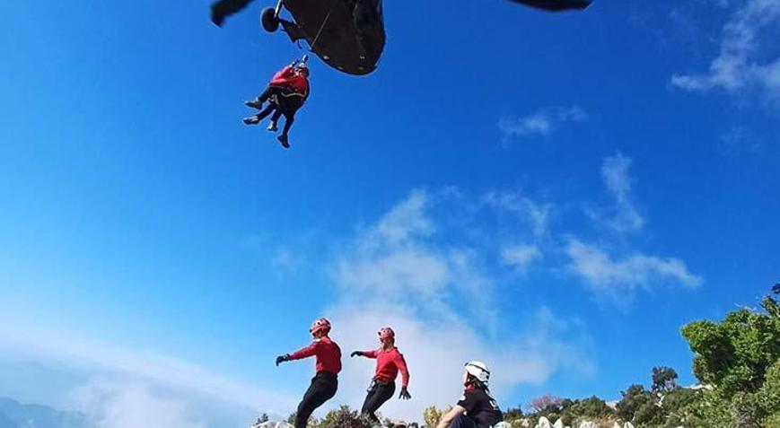 Fethiyede yamaç paraşütü kayalık alana düştü: 1 ölü, 1 yaralı