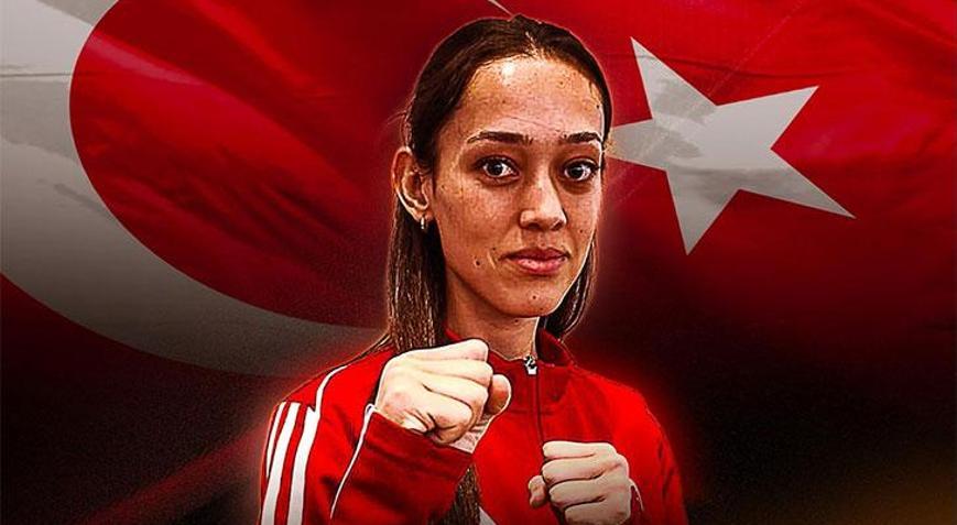 Milli tekvandocu Emine Göğebakan, dünya şampiyonu