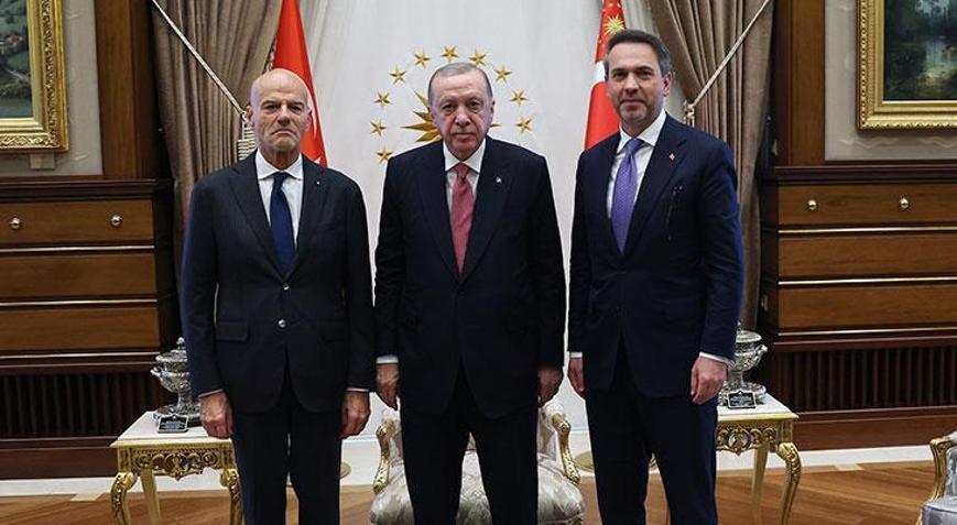 Cumhurbaşkanı Erdoğan, İtalyan ENI Başkanı Descalzi’yi kabul etti