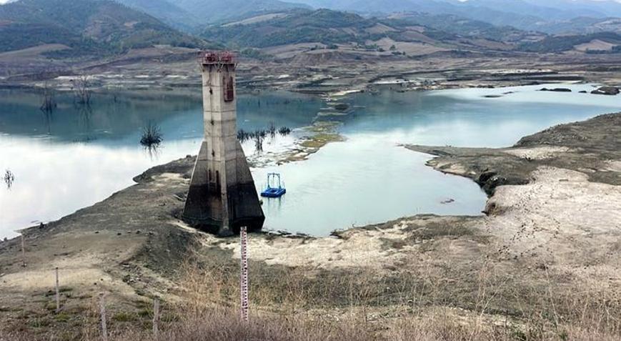 Trakyada barajlar kuruyor, belediyeler su kuyuları açıyor