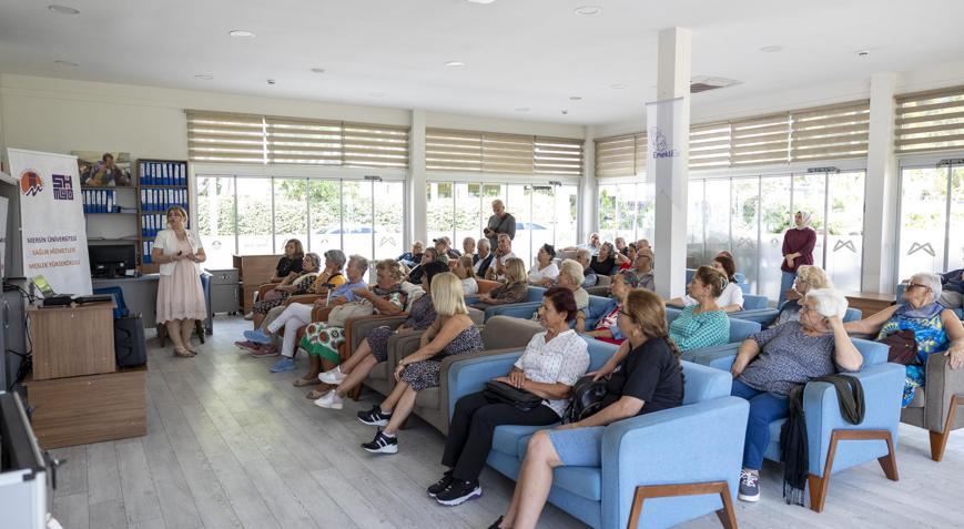 Emekli evi üyelerine meme kanseri farkındalık eğitimi