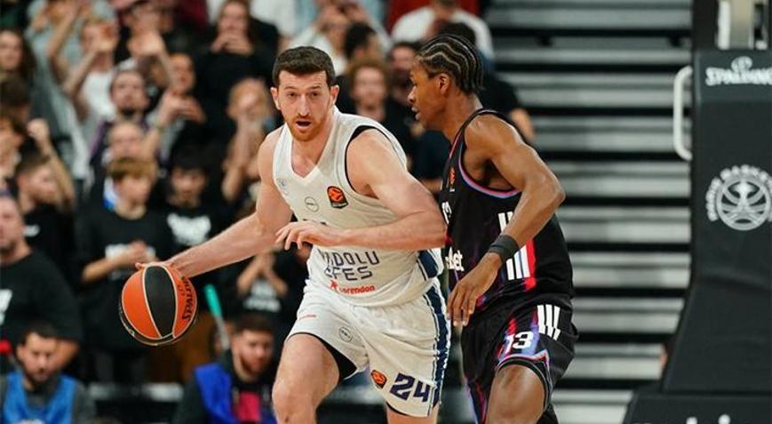 Anadolu Efes EuroLeaguede Parisi devirdi 3. galibiyetine ulaştı