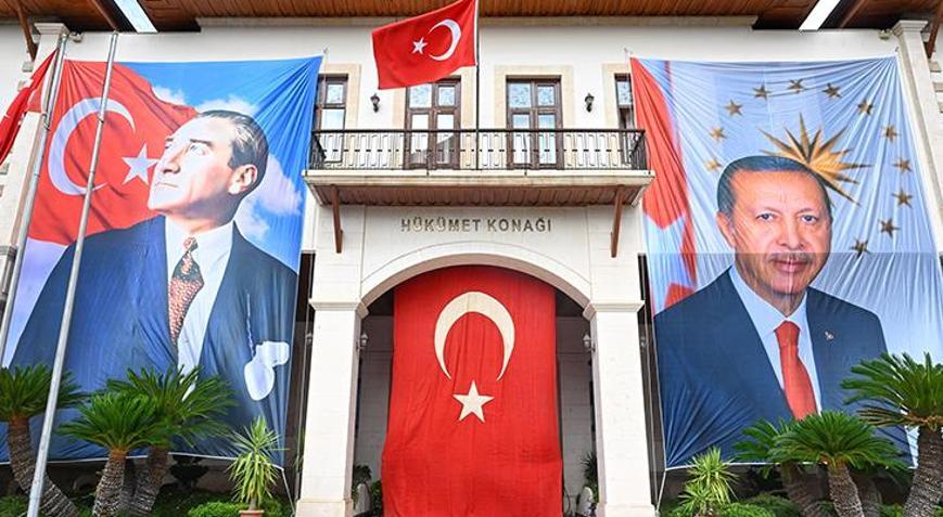 Antalyada Cumhuriyet Bayramı ilk Türk bayraklarından biriyle kutlanıyor