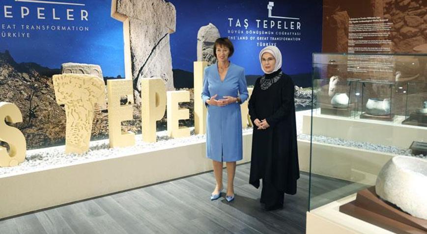 Emine Erdoğandan Charlotte Merz ile ziyaret ettikleri Arkeolojinin Altın Çağı Sergisine ilişkin paylaşım