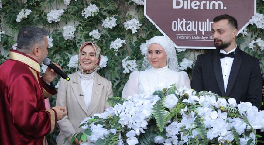 Bakan Göktaş, evlilik kredisi desteğinden faydalanan çiftin nikah şahidi oldu