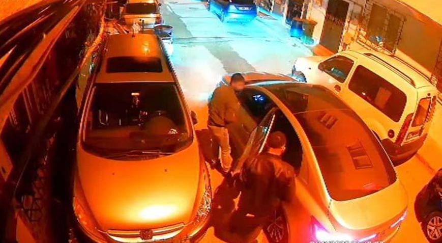 Bursada mahalleli gece yarısı yankılanan patlama sesleriyle panik yaşadı