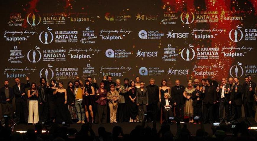 Altın Portakalda ödüller sahiplerini buldu Törene Tavşan İmparatorluğu damga vurdu