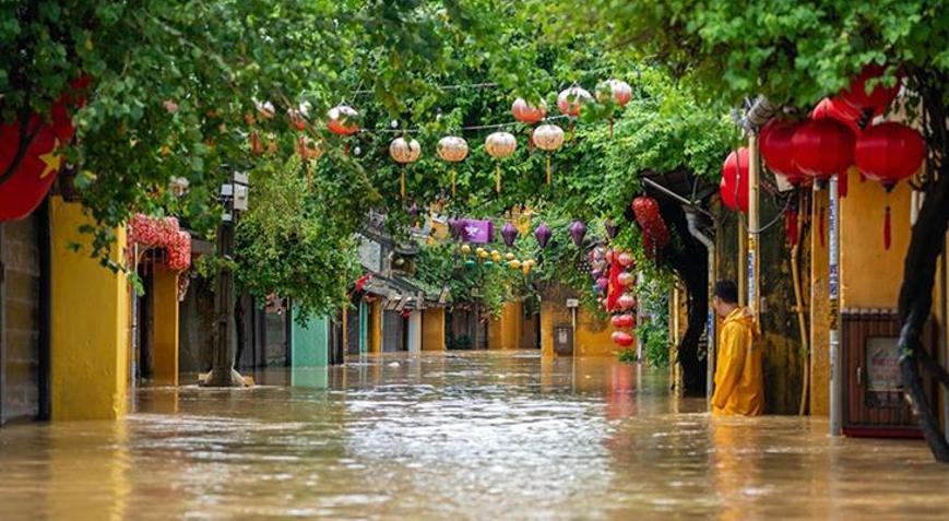 Vietnamda sel ve heyelanlar nedeniyle 28 kişi yaşamını yitirdi