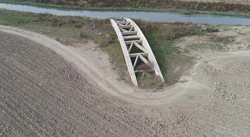 Seyhan Baraj Gölü çekilince su altında kalan köprü ortaya çıktı