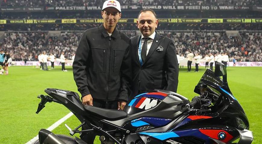 Toprak Razgatlıoğlundan Beşiktaş taraftarına sürpriz