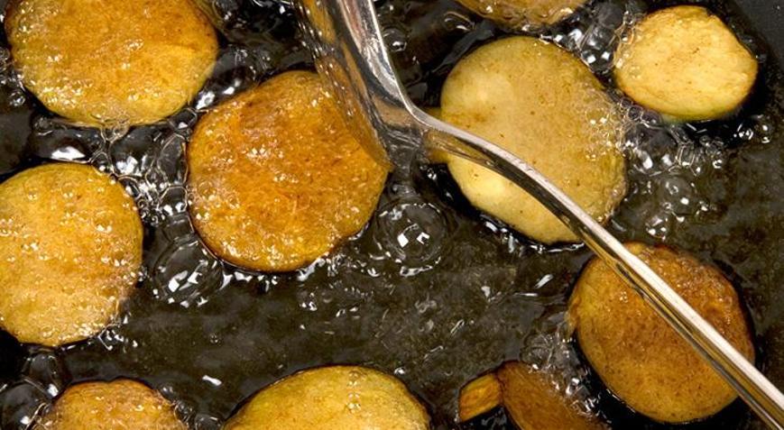 Patlıcan kızartırken mutlaka deneyin Ne yağ çekiyor ne de yumuşuyor