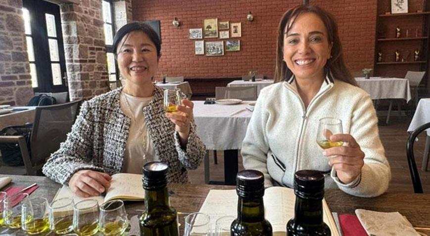 Japon şef Türk zeytinyağlarını Uzak Doğuya tanıtıyor