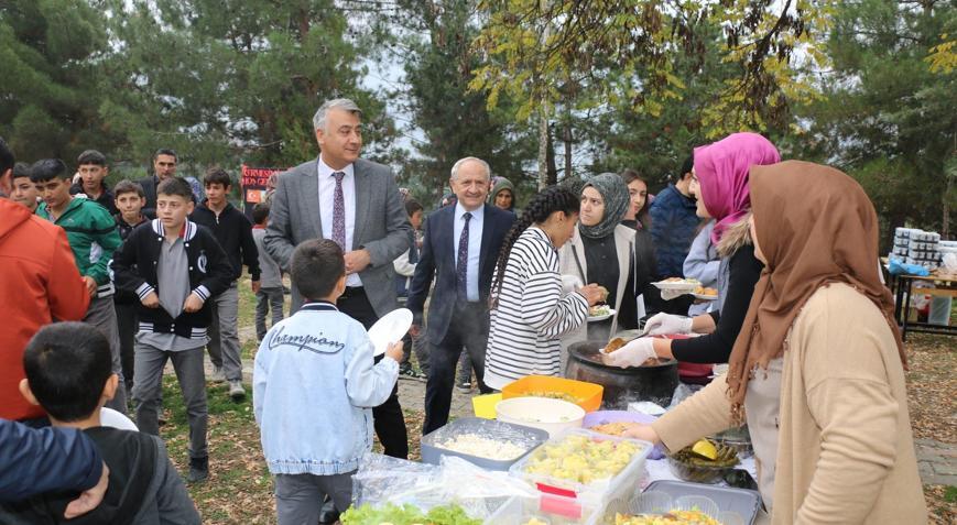 Amasya’da öğrencilerden Filistin’e destek kermesi