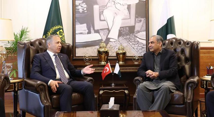 İçişleri Bakanı Yerlikaya, Pakistanlı mevkidaşı Nakvi ile görüştü