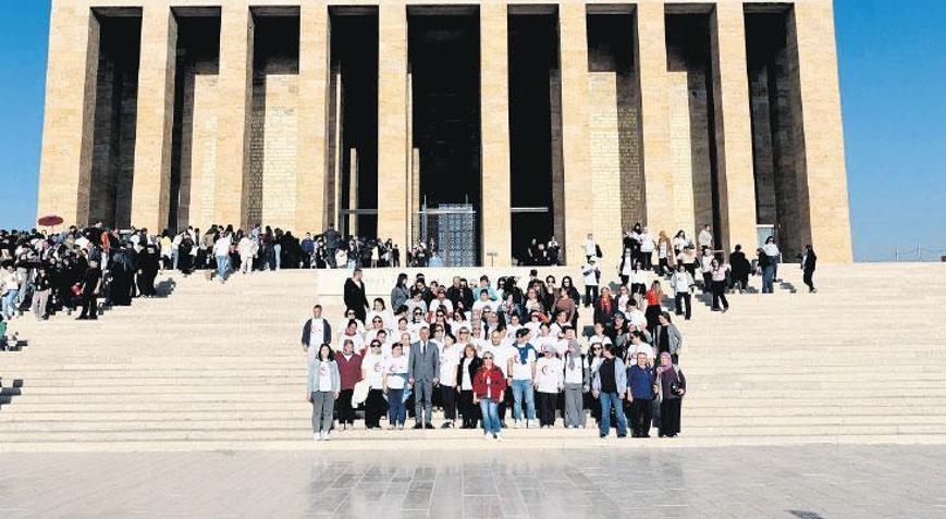 102. yılda 102 kadın Anıtkabir’de
