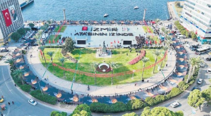 İzmir’de Ata’ya saygı