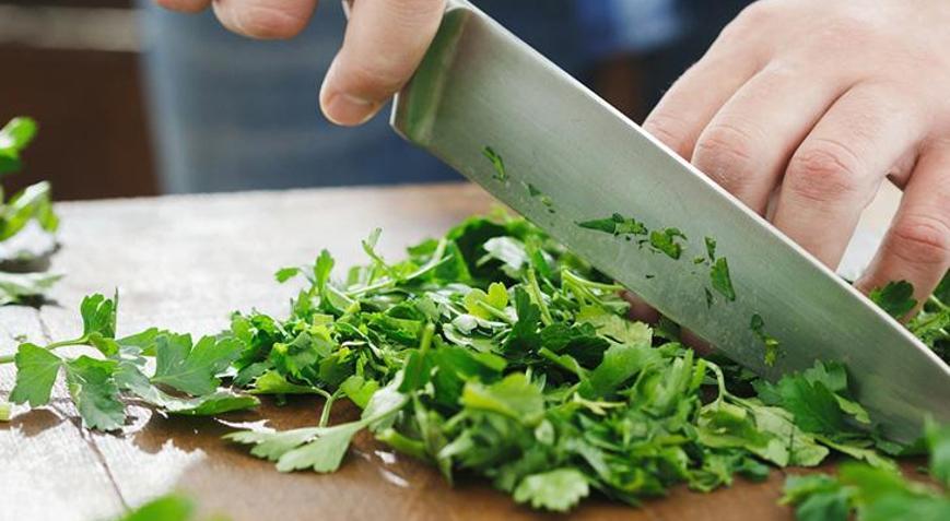 Maydanoz sararmasına en etkili yöntem Günlerce solmuyor