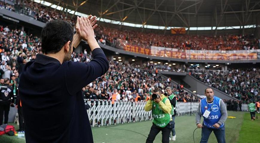 Galatasaray tribünlerinden Selçuk İnan tezahüratı Kocaelispor taraftarından tepki
