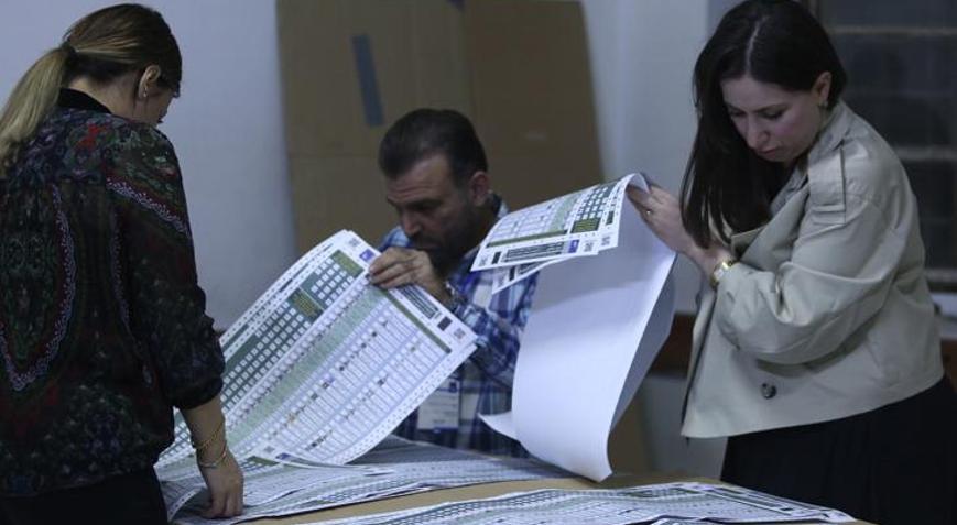 IKBYde özel oylama Güvenlik güçleri ile yerinden edilmiş seçmenler sandık başına gitti