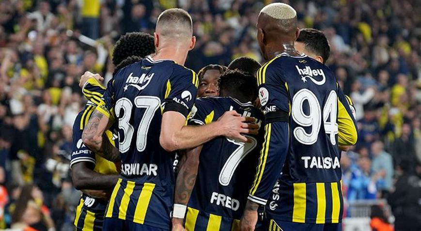 Fenerbahçe, milli araya hata yapmadan girdi Galatasaray ile puan farkını 1e indirdi Fenerbahçe, milli araya hata yapmadan girdi Galatasaray ile puan farkını 1e indirdi