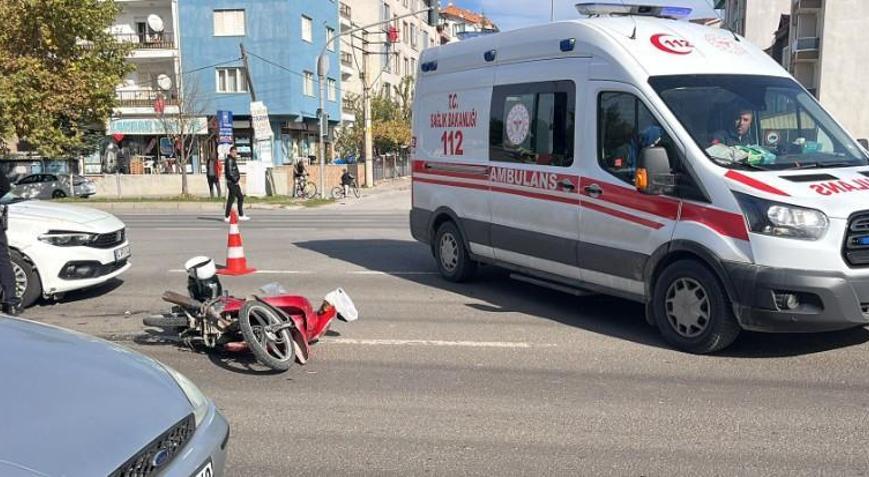 Tavşanlı’da otomobil ile motosiklet çarpıştı; 2 yaralı