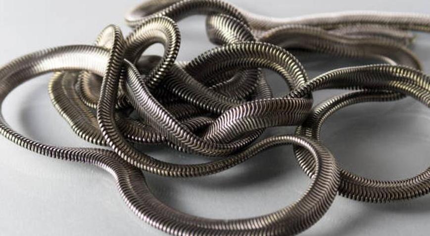 Gümüş takıları parlatmak bu kadar kolay Kararan takıları temizleme yöntemi