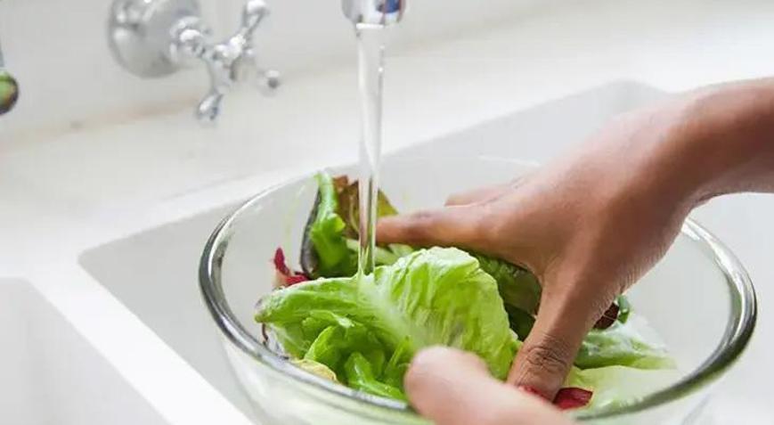 Yeşilliklerdeki pestisiti anında temizliyor Sirkeden çok daha etkili