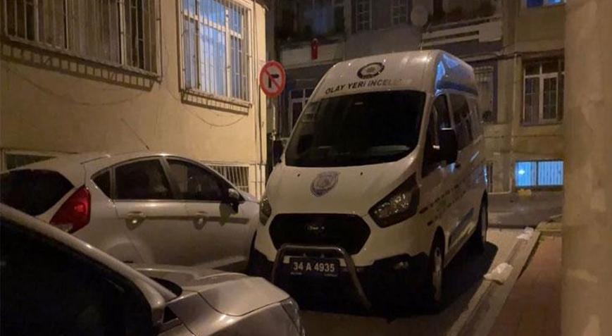 Fatihte evinin önünde silahlı saldırıya uğrayan kişi hayatını kaybetti