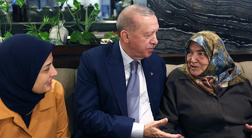 Erdoğandan sürpriz kafe ziyareti Vatandaşlarla sohbet etti