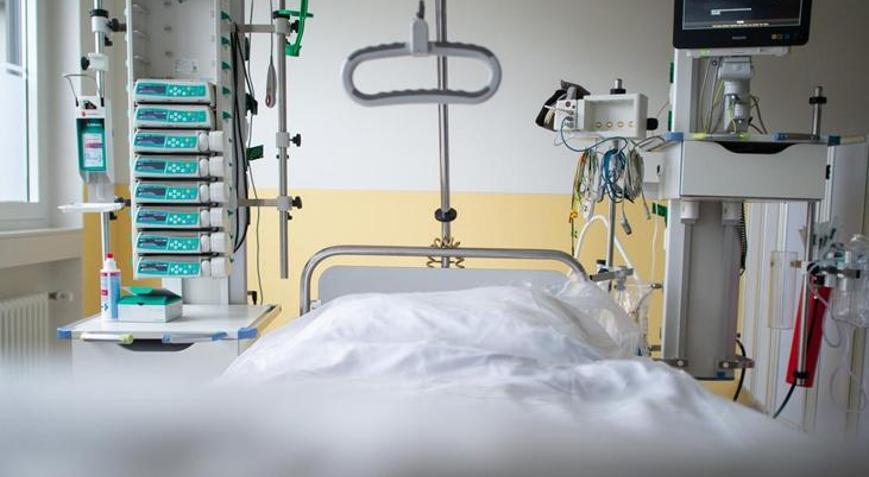 Ülke şokta Aynı odada tedavi gördüğü hastanın solunum cihazını söktü