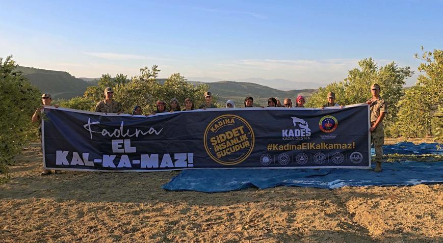 Jandarma, kadınlarla zeytin toplayıp, KADES’i anlattı