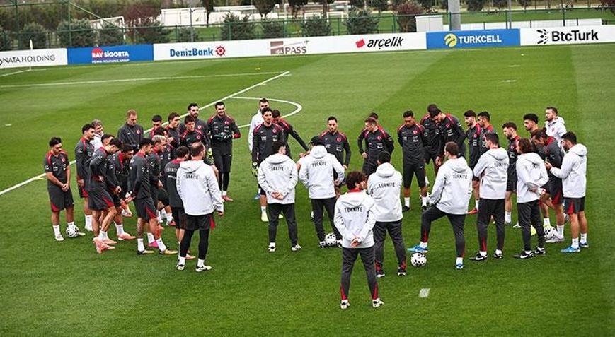 A Milli Futbol Takımında Bulgaristan hazırlığı Tüm futbolcular katıldı