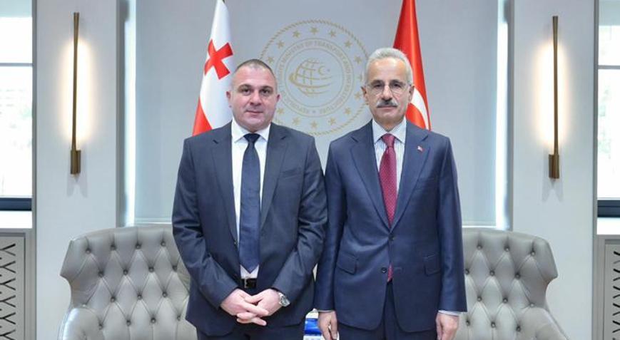 Bakan Uraloğlu, Gürcistan Altyapı Bakanı Sokhadze ile görüştü