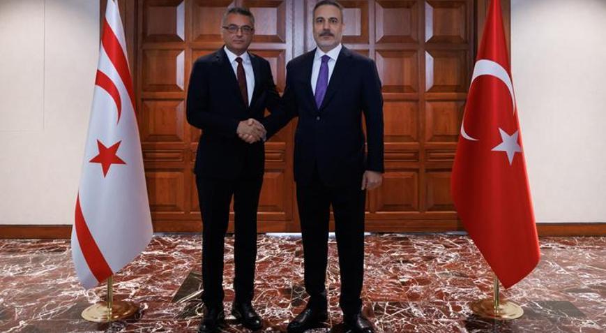 Dışişleri Bakanı Hakan Fidan, KKTC Cumhurbaşkanı Erhürman ile bir araya geldi