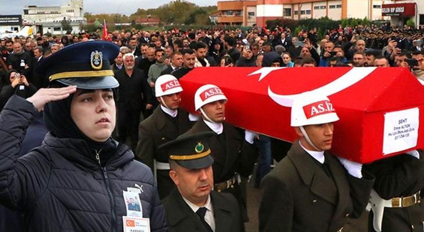 Polis memuru, şehit ağabeyinin cenazesini asker selamıyla karşıladı