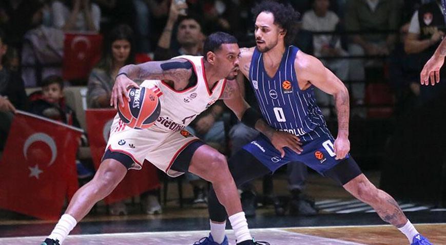 Anadolu Efes üç maç sonra galip Shane Larkin şoku
