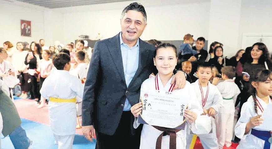 75 sporcu yeni kuşağına kavuştu