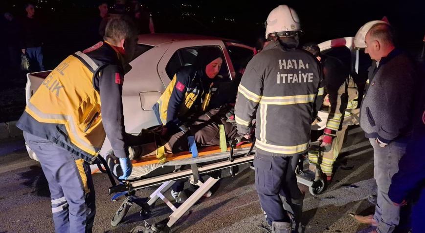 Hatayda iki otomobil çarpıştı: 4 yaralı
