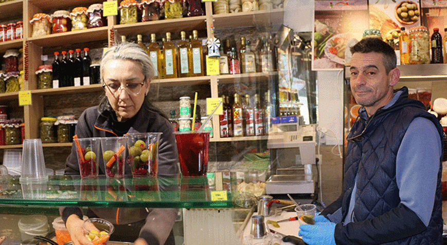 Eskişehir’de Neşeli Günler filmi gerçek oldu Boşanan çift aynı sokakta karşılıklı turşucu açtı