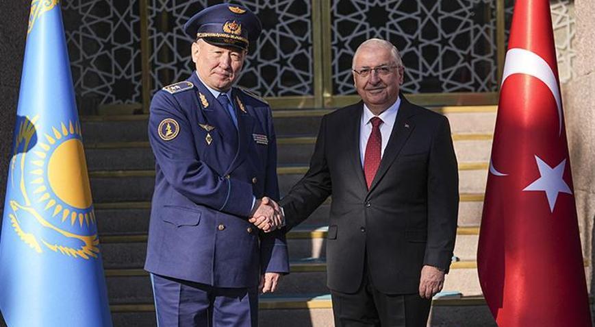 Milli Savunma Bakanı Güler, Kazakistan Savunma Bakanı Kosanov ile görüştü