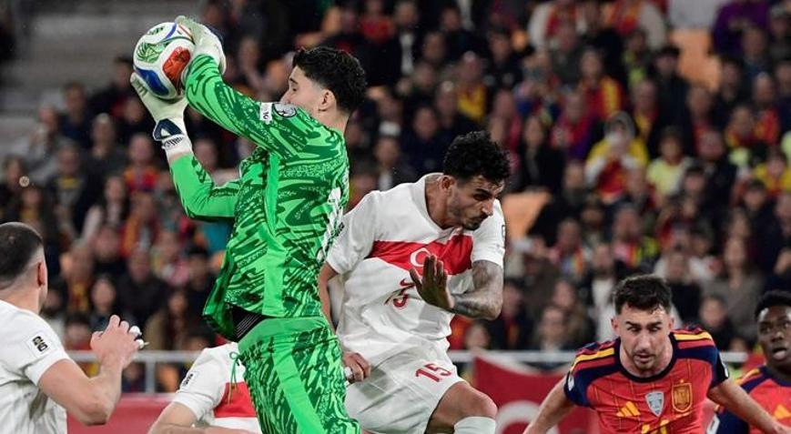 İspanyada tarihi gece Altay Bayındır maça damga vurdu