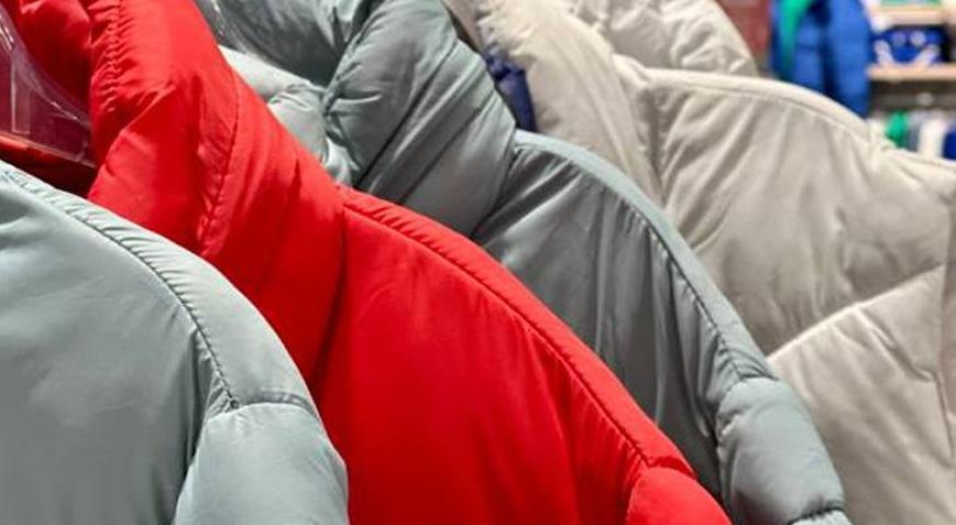 Kaz tüyü montları yeni gibi yapan sır Çamaşır makinesine birkaç damla ekleyin