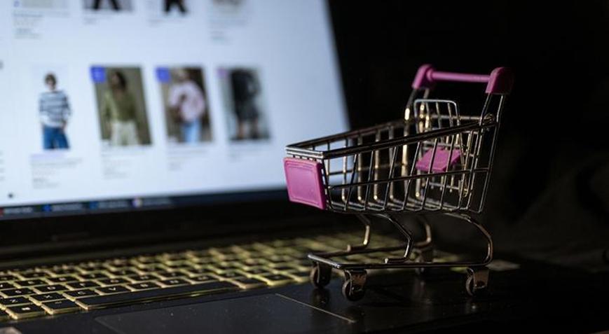 E-ticarete kişi başı 276,7 dolar harcandı