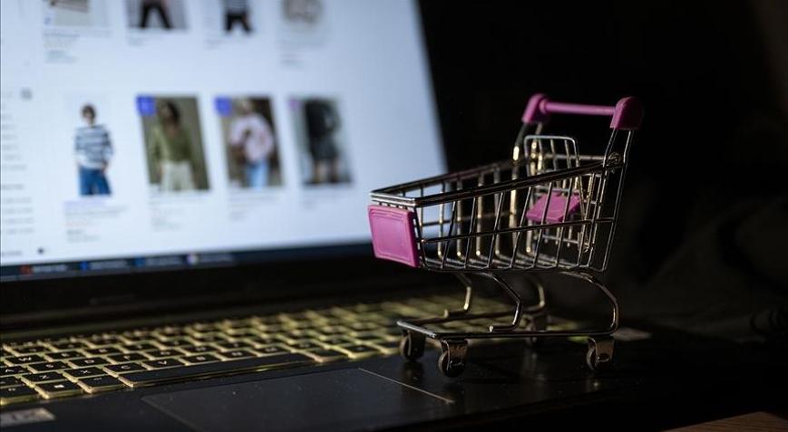 Türkiyede e-ticarete kişi başı 276,7 dolar harcandı